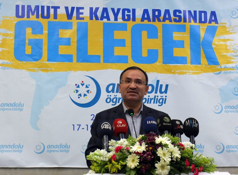 Bakan Bozdağ: "Herkesi Bir Panik Ve Korku Sarmış Durumda"