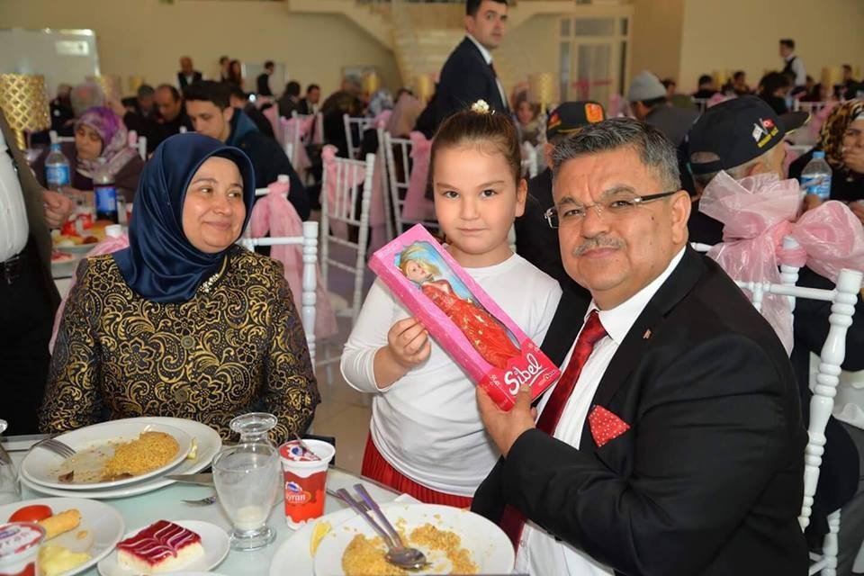 Başkan Yağcı, Şehit Aileleri Ve Gazilere Yemek Verdi