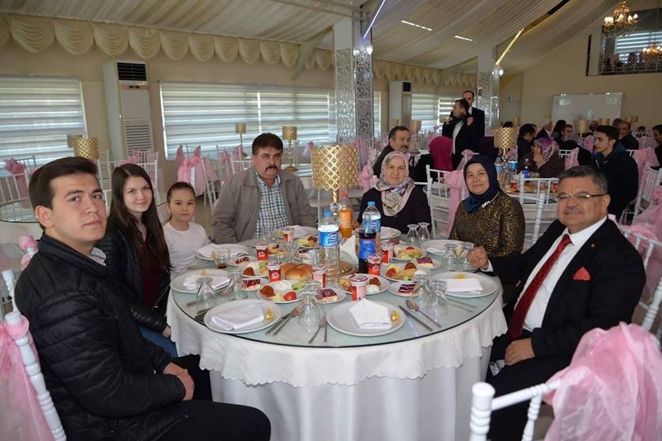 Başkan Yağcı, Şehit Aileleri Ve Gazilere Yemek Verdi