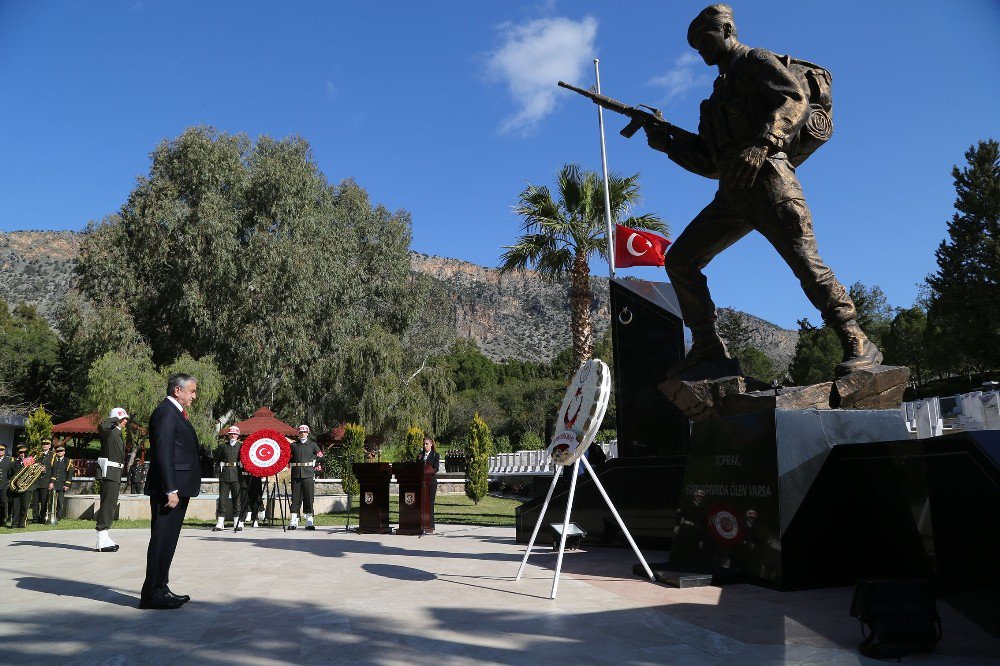 Çanakkale Zaferi’nin 102’üncü Yıldönümü Ve 18 Mart Çanakkale Zaferi Ve Şehitler Anma Günü, Kktc’de Düzenlenen Törenlerle Anıldı.