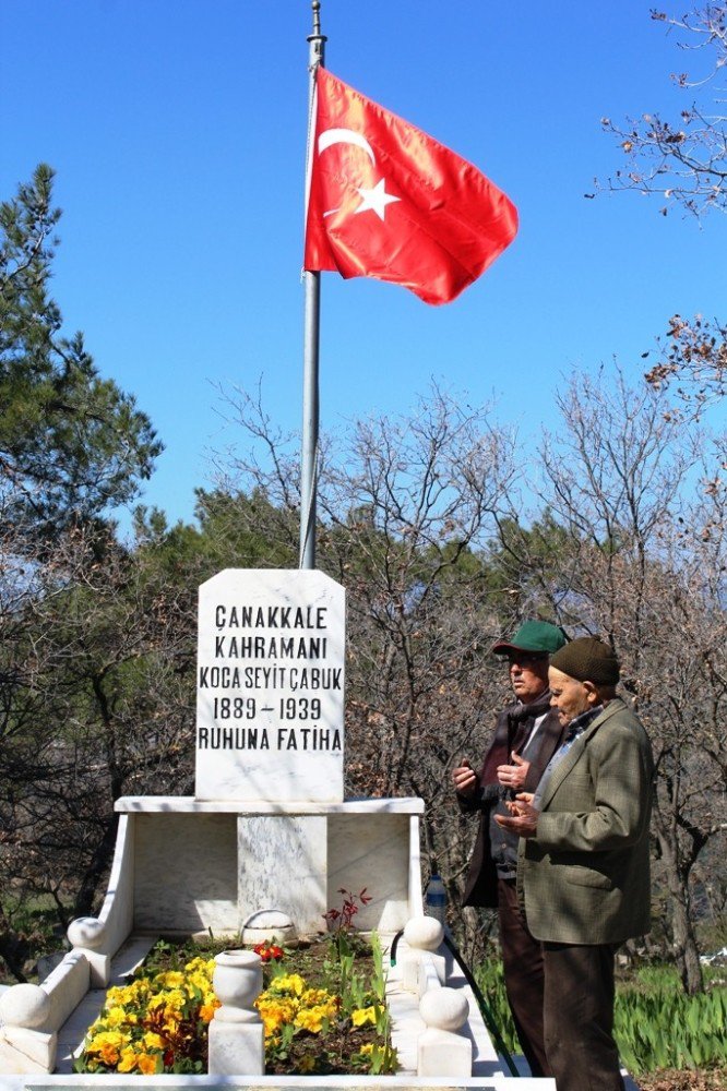 Koca Seyit Onbaşı Kabri Başında Anıldı