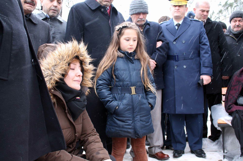 Şehit Eşi Esra Yıldırım: "Seni Kalbime, Kalbimi Toprağa Gömdüm"