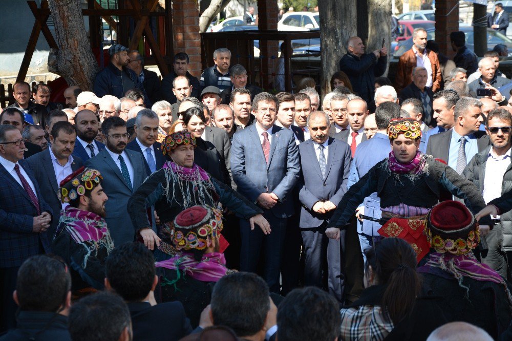 Bakan Zeybekçi: “Ana Muhalefet Lideri Tek Ayak Üstünde Kırk Yalan Söylüyor”