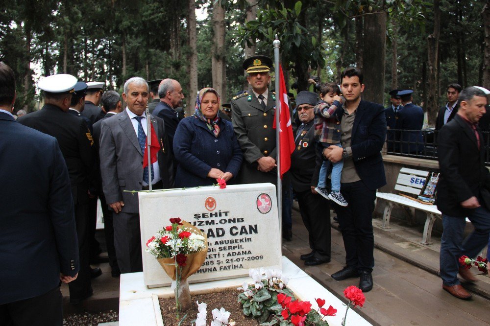 Komutanı, Şehit Askerin Mezarını Ziyaret Etti