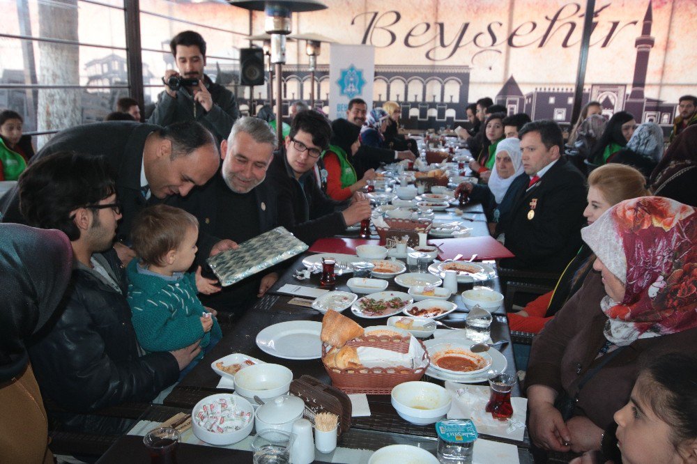 Beyşehir Belediyesi’nden Şehit Aileleri Ve Gaziler Onuruna Yemek