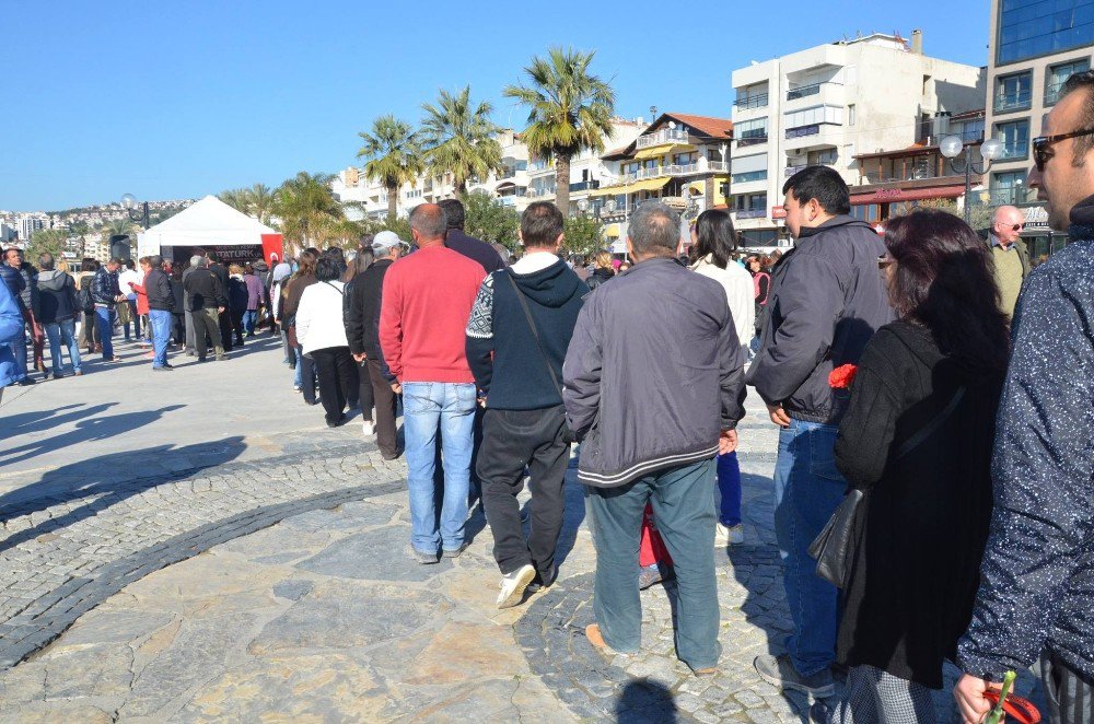 Kuşadası Belediyesi ’Nutuk’ Dağıttı