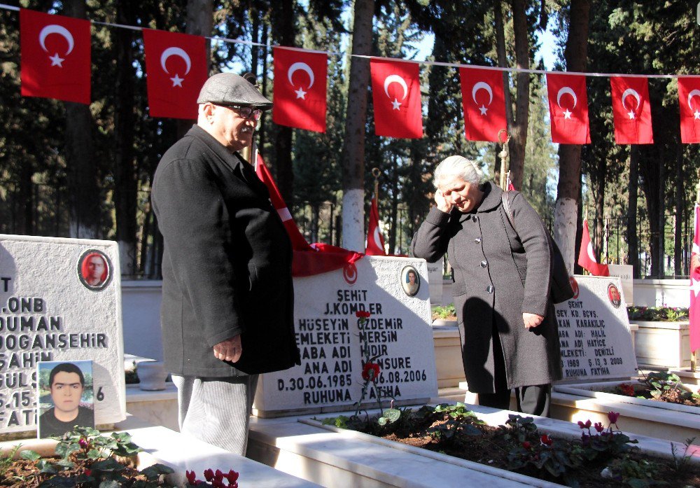 Mersin Şehitliğinde Hüzünlü Tören