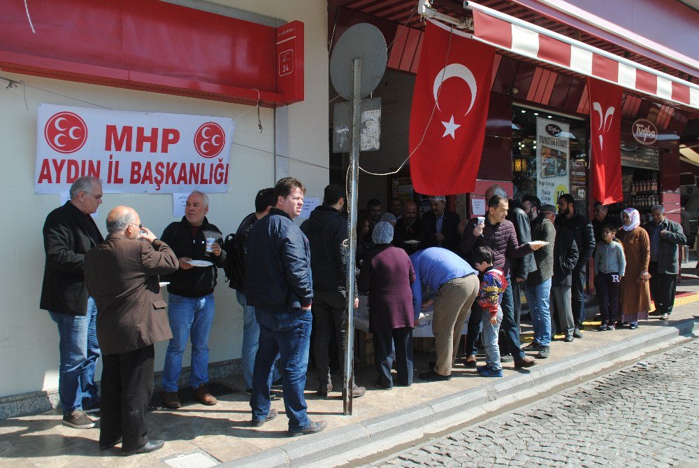 Aydın Mhp Şehitler İçin Tavuklu Pilav Dağıttı