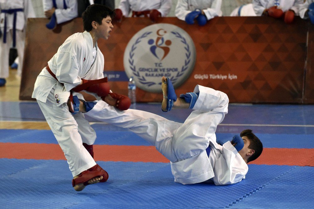 Okullararası Gençler Karate Müsabakaları Gümüşhane’de Başladı