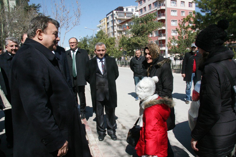 Bakan Eroğlu’ndan Sigara İçen Gençlere Çağrı: