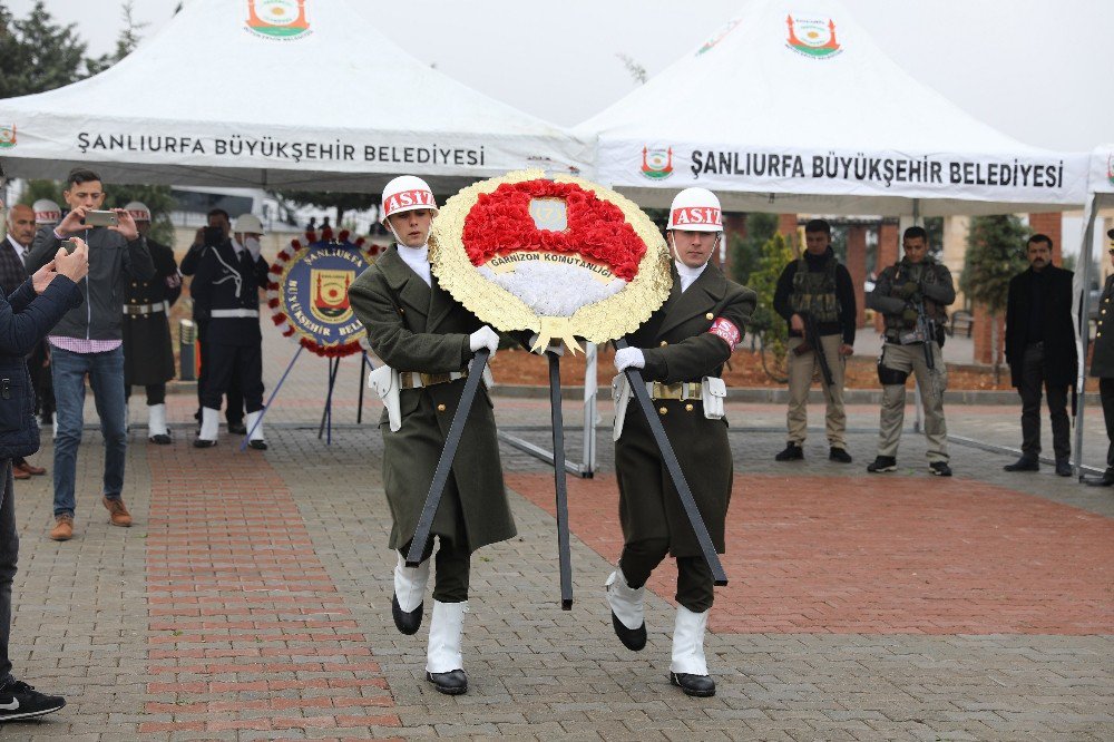 Şanlıurfa’da Şehitlik Anıtına Çelenk Bırakıldı