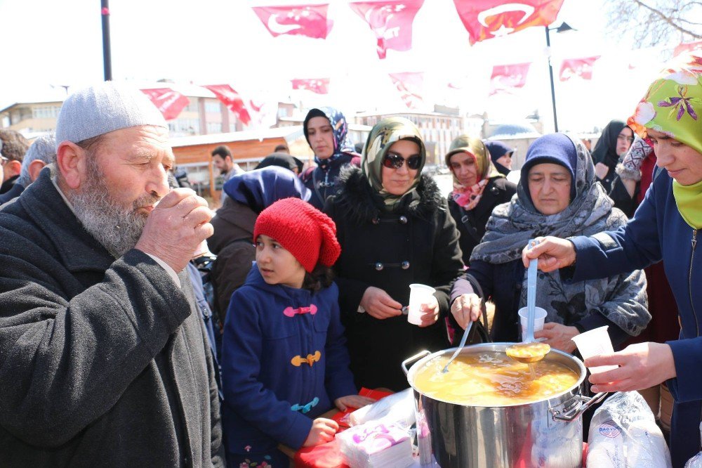 Sivas’ta Hoşaf Dağıtıldı