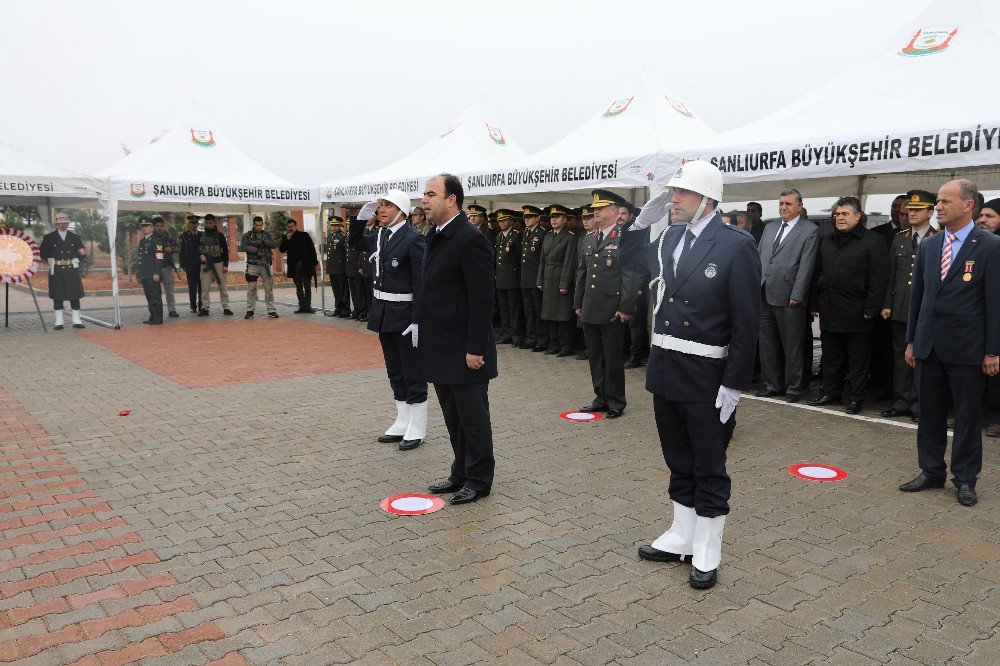 Şanlıurfa’da Şehitlik Anıtına Çelenk Bırakıldı