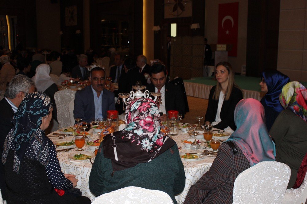 Şehit Aileleri Yemekli Toplantıda Kırşehir Protokolü İle Bir Araya Geldi