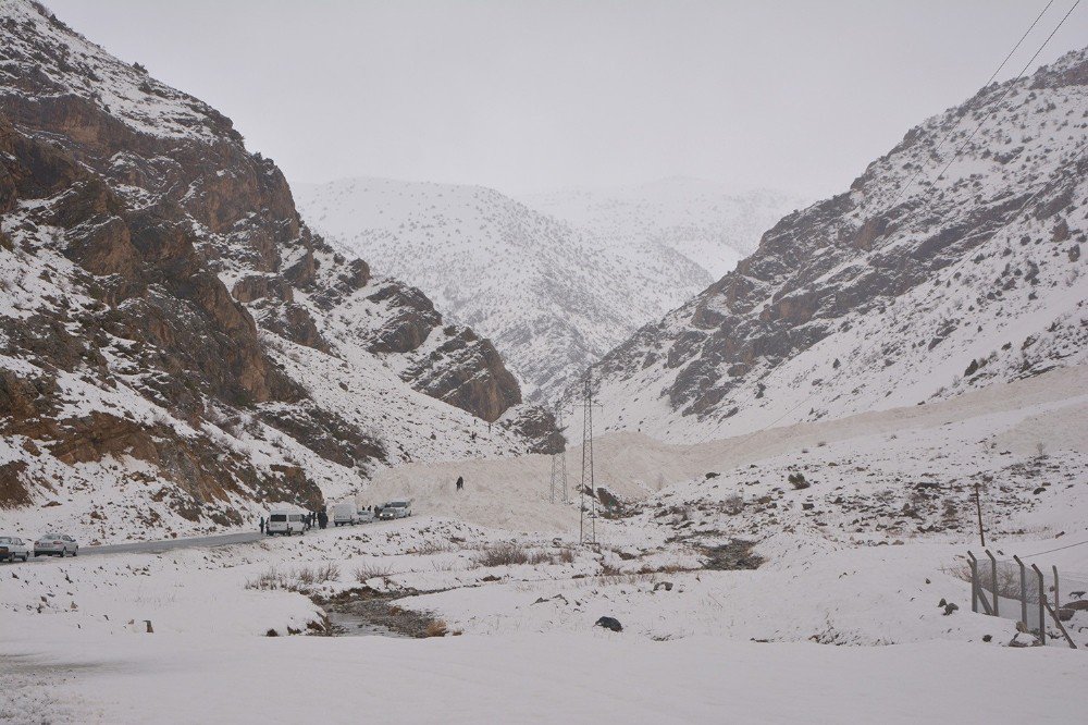 Van-çatak Karayolu Tek Şeritten Ulaşıma Açıldı