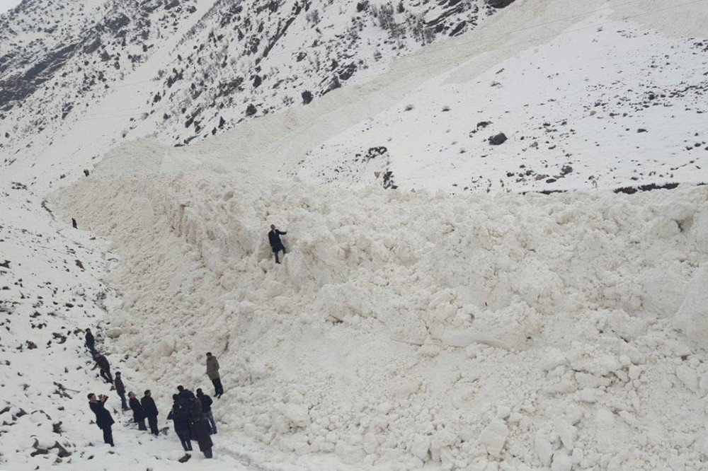 Van-çatak Karayolu Tek Şeritten Ulaşıma Açıldı