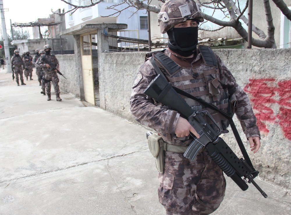 130 Adrese Eş Zamanlı ’Aranan Şahıs’ Operasyonu