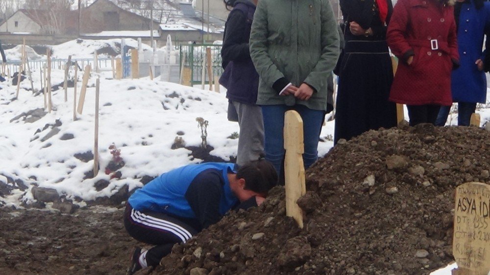 ’Uçan Kız’ Gözyaşları İçinde Toprağa Verildi