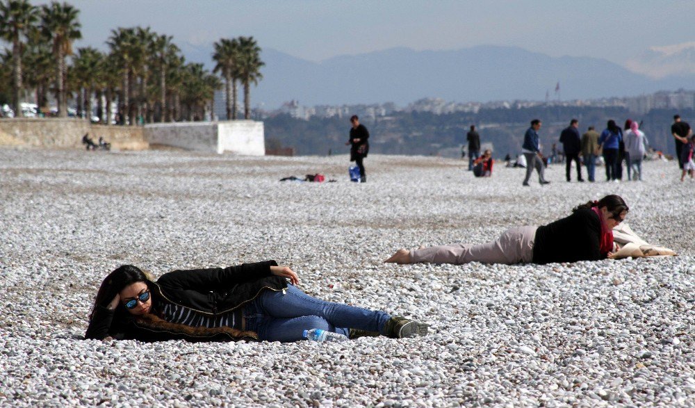 Antalya’da Kar Manzaralı Deniz Keyfi