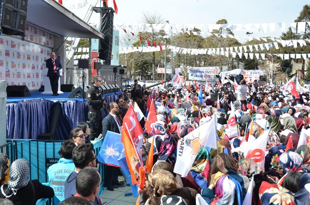 Başbakan Yıldırım, Erzincan Mitinginin Ardından Şehir Turu Attı