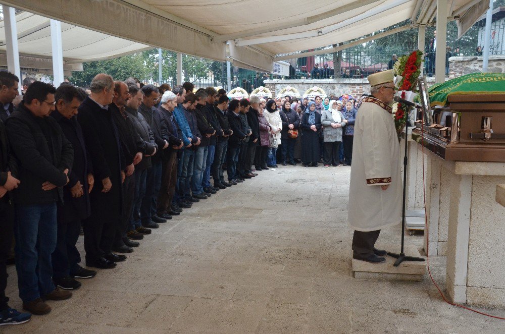 Lösemi Hastası Arda Gözyaşlarıyla Son Yolculuğuna Uğurlandı