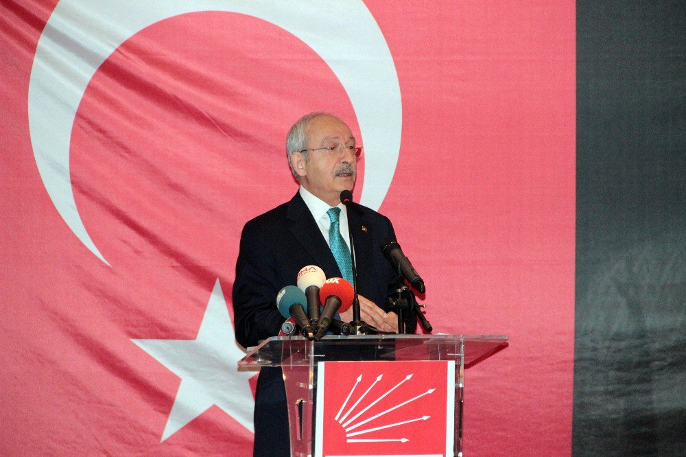 Chp Lideri Kılıçdaroğlu İstanbul’da Muhtarlarla Bir Araya Geldi