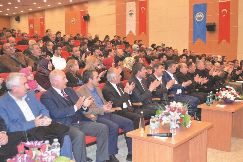 Muş’ta ’Değişen Türkiye Ve Referandum Süreci’ Konferansı