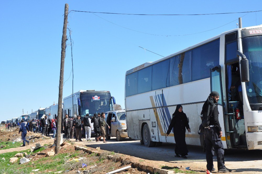 Suriye Rejiminin Bombaladığı Humuz El Waar’dan Tahliyeler Başladı