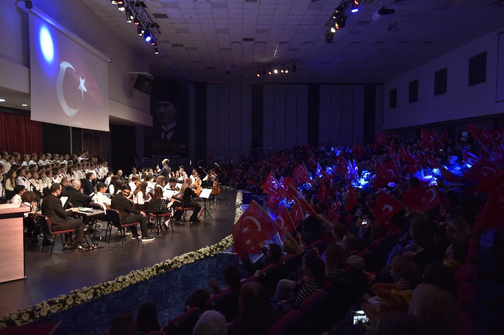 Muratpaşa’da İzmir Marşı Coşkusu