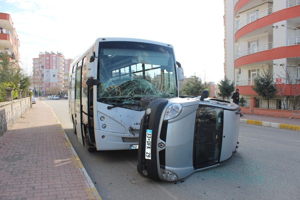 Otomobile Çarpıp Taklalar Atan Araç, Park Halinde Otobüse Çarparak Durabildi