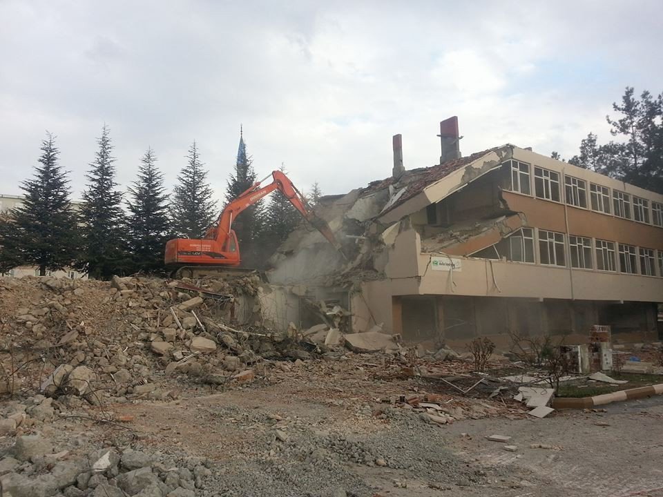 Korkuteli İmam Hatip Lisesi Yıkıldı