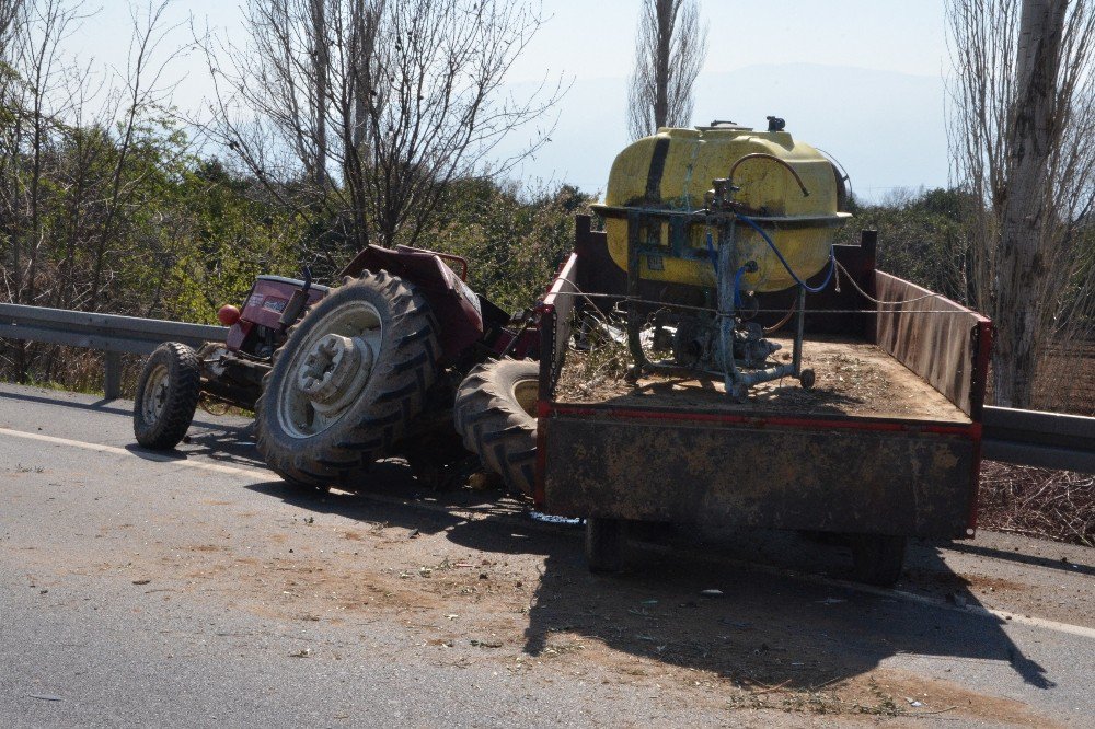 Aydın’da Ambulans Traktörle Çarpıştı: 3 Yaralı