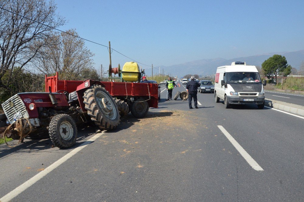 Aydın’da Ambulans Traktörle Çarpıştı: 3 Yaralı