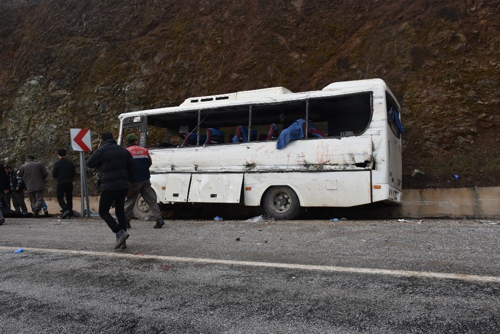 Maden İşçilerini Taşıyan Minibüs Kaza Yaptı: 2 Ölü, 1’i Ağır 24 Yaralı