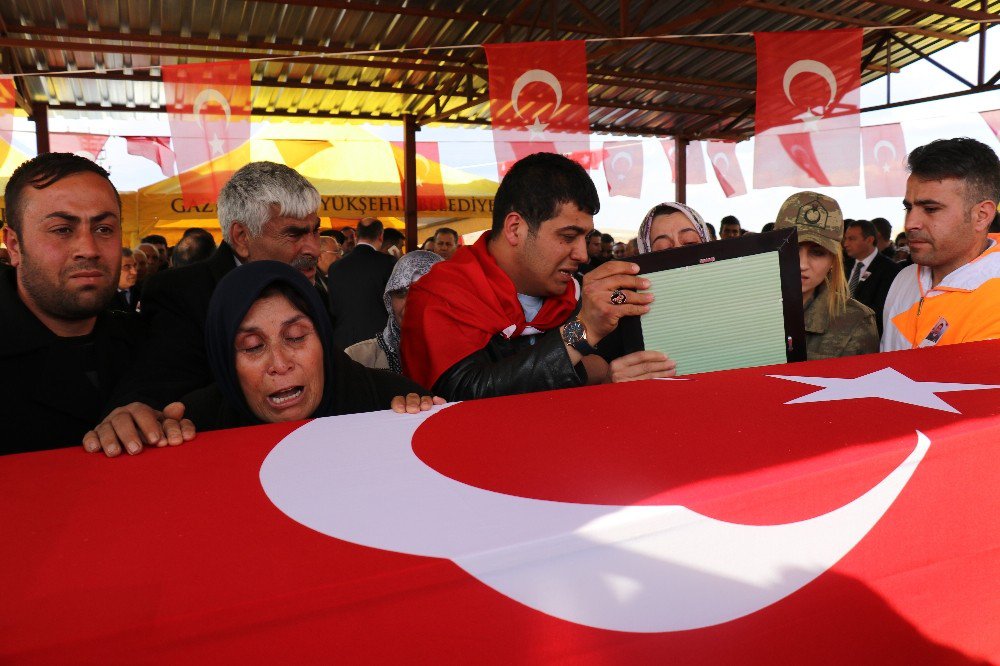 Şehit Yüzbaşı Fuat Oğuzcan Dualarla Son Yolculuğuna Uğurlandı