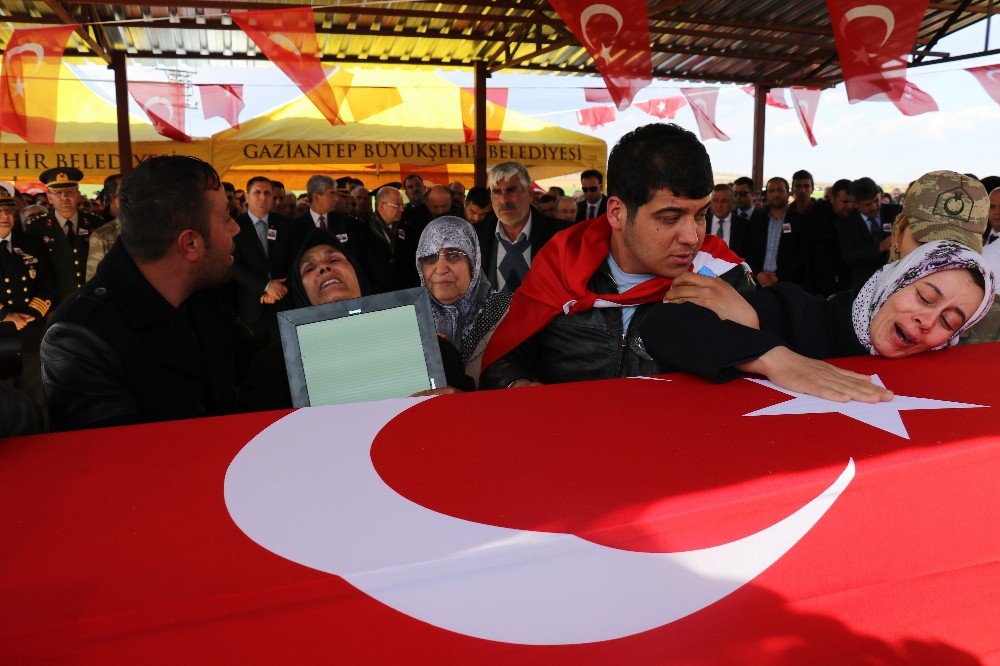 Şehit Yüzbaşı Fuat Oğuzcan Dualarla Son Yolculuğuna Uğurlandı