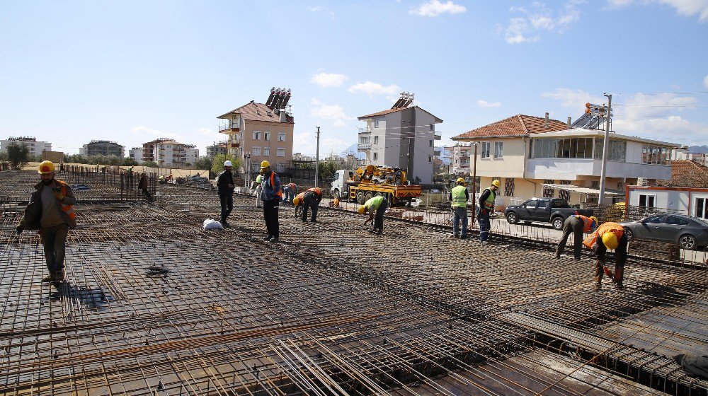 Döşemealtı Hastanesi İnşaatı Devam Ediyor