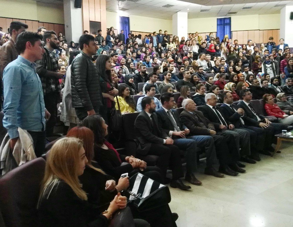 İlik Kanseri Ve Kemik İliği Nakli Konferansına Üniversiteli Öğrencilerden Yoğun İlgi