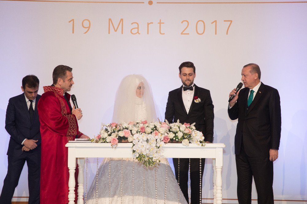 Cumhurbaşkanı Erdoğan Nikah Şahidi Oldu