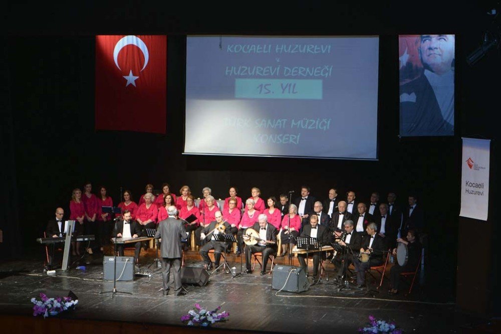 Huzurevi Korosundan Muhteşem Konser