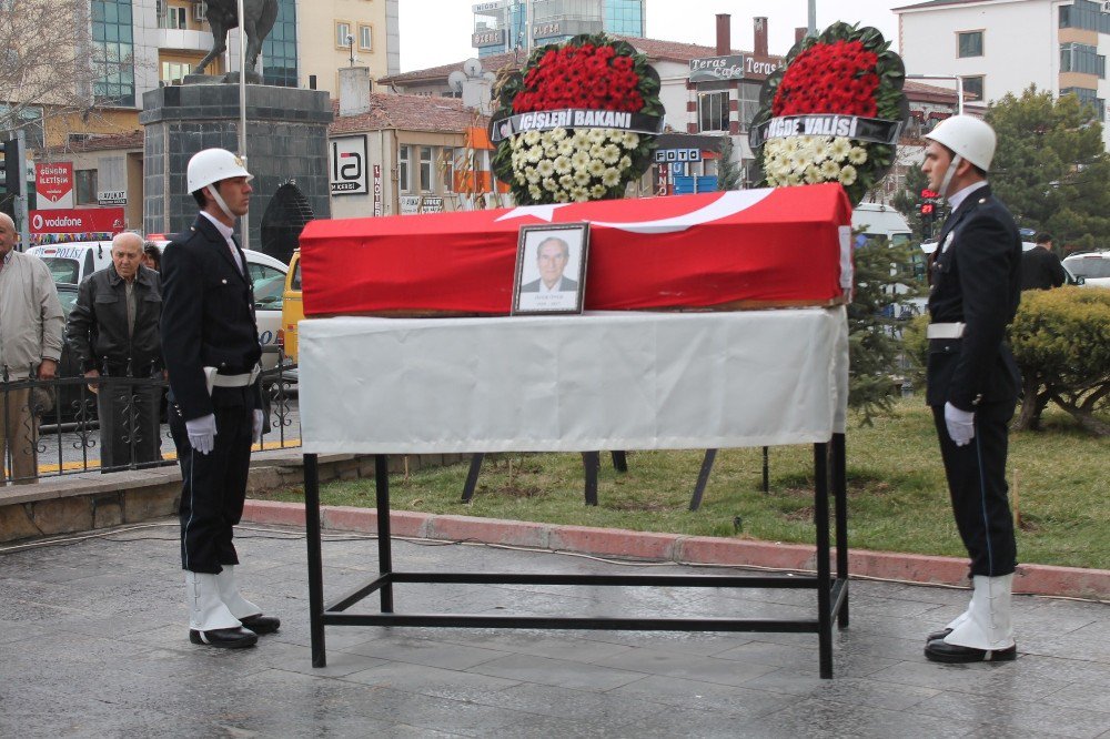 Emekli Mülkiye Başmüfettişi Özer Öner İçin Cenaze Töreni Düzenlendi