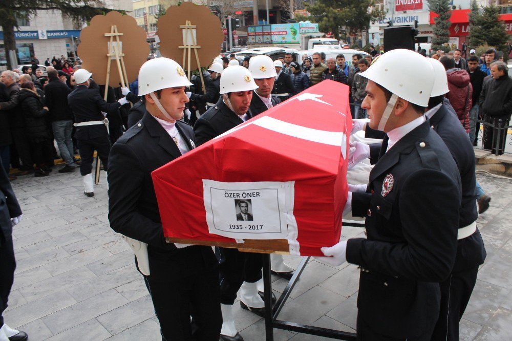 Emekli Mülkiye Başmüfettişi Özer Öner İçin Cenaze Töreni Düzenlendi