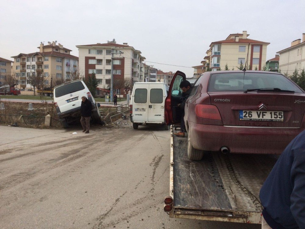 Kazalara Davetiye Çıkartan Dar Köprü İçin Çözüm Bekliyorlar