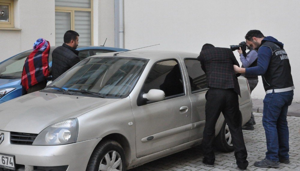 Vücuduna 400 Bin Liralık Uyuşturucu Saran Kadın Polisten Kaçmadı