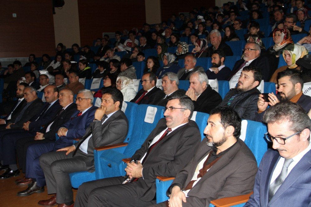 18 Mart Çanakkale Zaferi Anma Etkinliğinde Bu Kez Öğrenciler Sahnedeydi