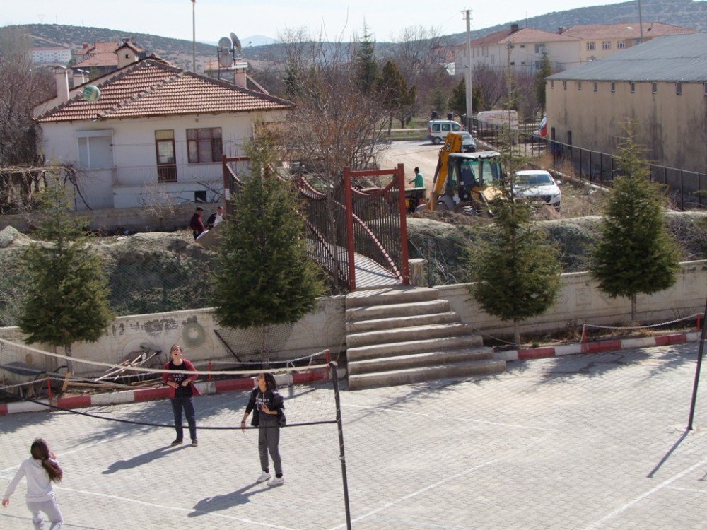 Korkuteli Belediyesinden Öğrencilere Köprü