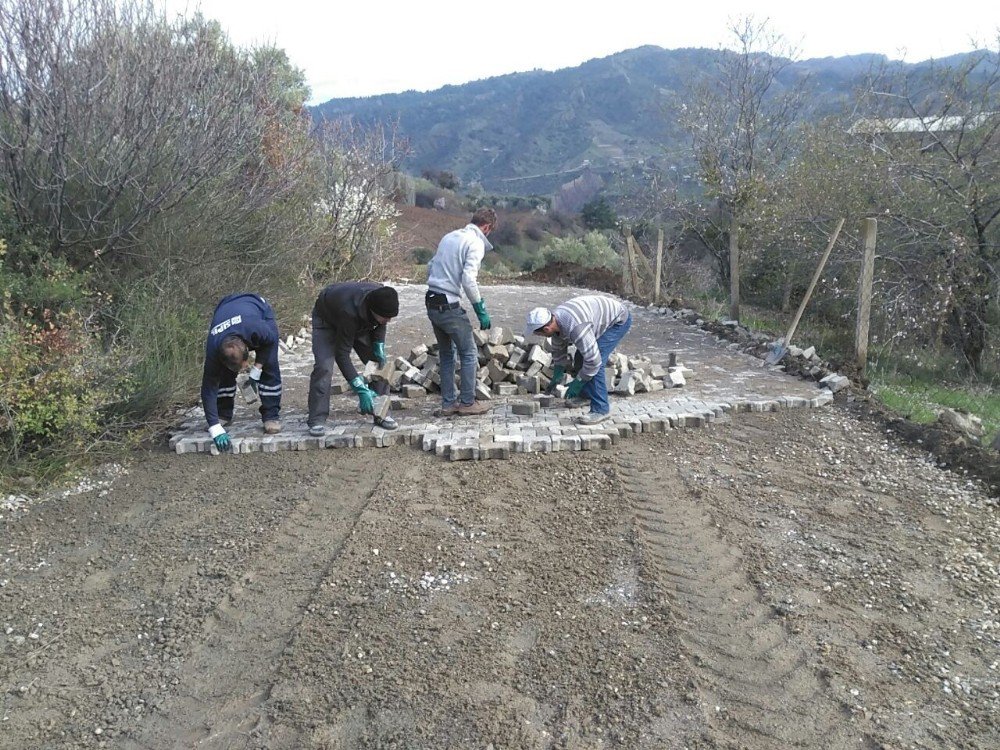 Gökgedik Mezarlık Yoluna Parke Taşı