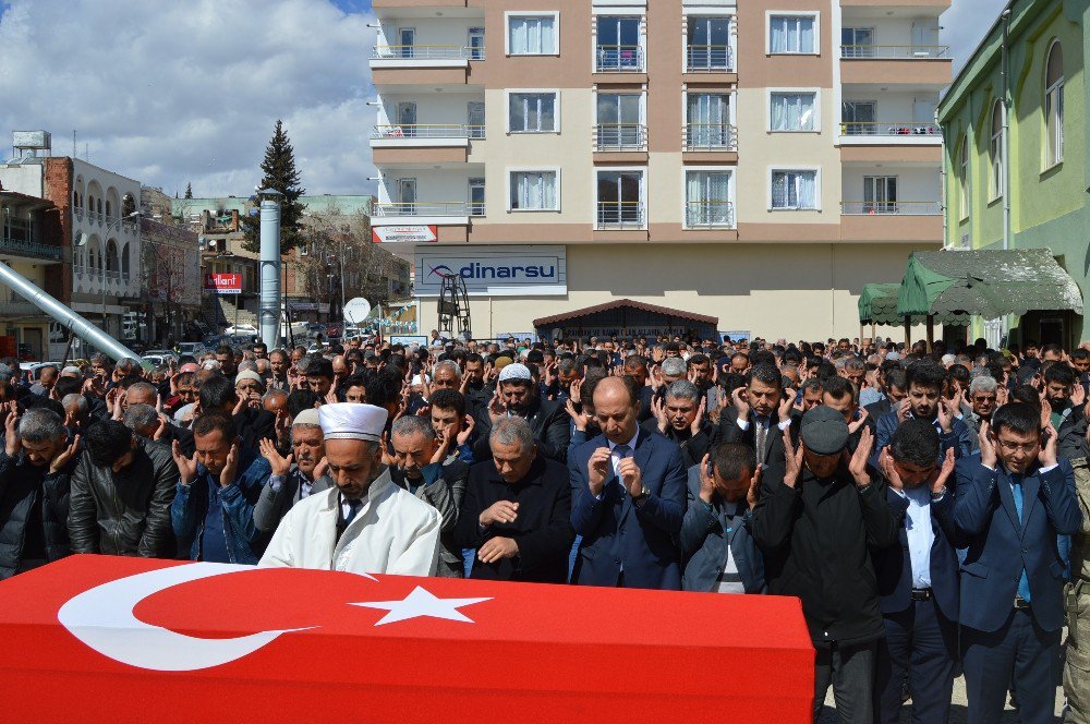 Kazara Kendisini Vuran Polis Memuru Son Yolculuğuna Uğurlandı