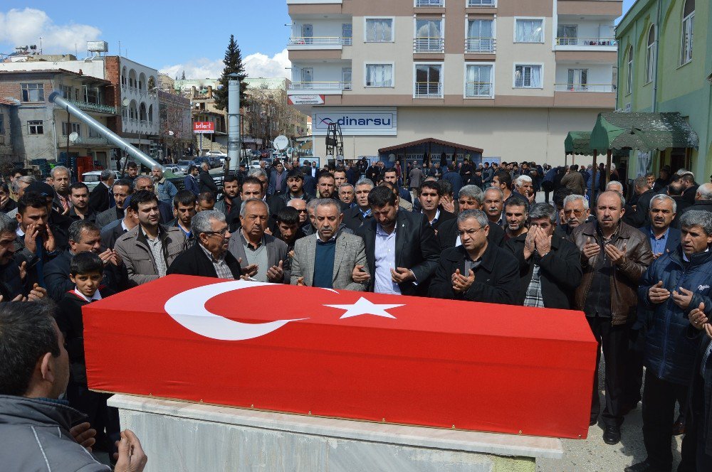 Kazara Kendisini Vuran Polis Memuru Son Yolculuğuna Uğurlandı