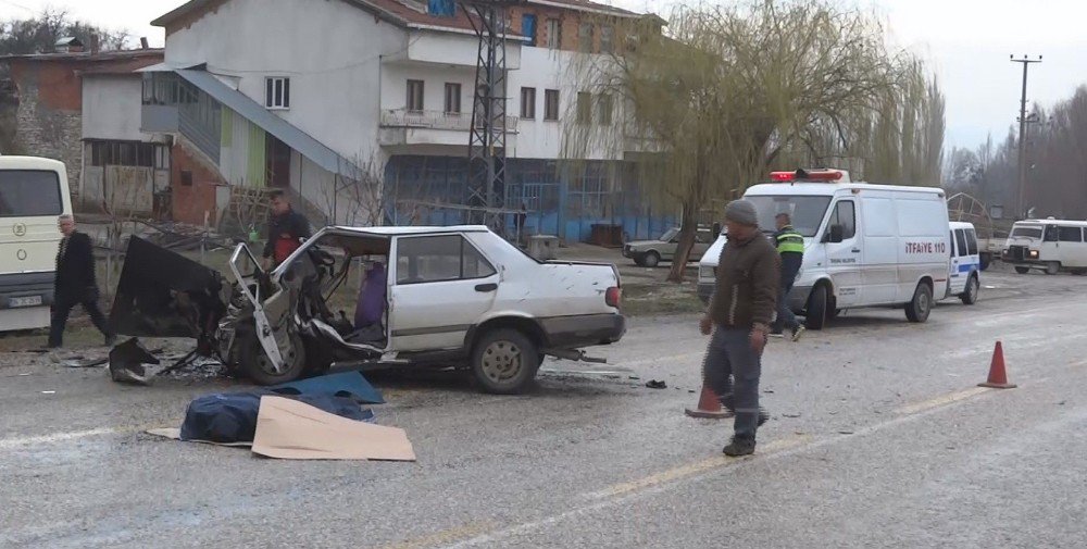 Domaniç’te Trafik Kazası: 1 Ölü 13 Yaralı